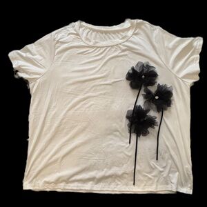 🖤White Tee with Black Tulle Flowers Rhinestone Accent – 1X🌼